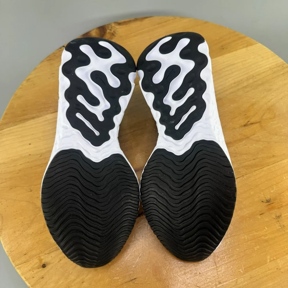 Nike React Phantom Run Flyknit 2 Oreo Womens Size 7.5 Running Shoes Black White